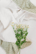 Load image into Gallery viewer, Bloomere Blankets Bloomere Muslin Blanket- Hearty