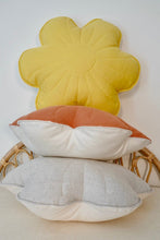 Load image into Gallery viewer, moimili.us Cushion Moi Mili Linen &quot;Sunflower&quot; Flower Pillow