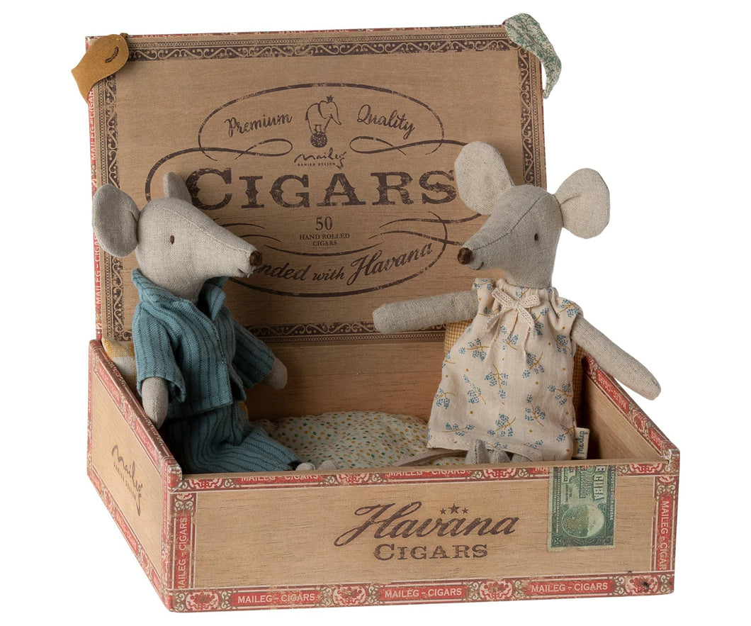 Maileg USA Mice Mum & Dad Mice in Cigar Box