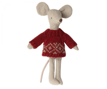 Load image into Gallery viewer, Maileg USA mouse clothing Knitted Sweater, Mum Mouse