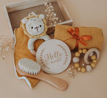 Load image into Gallery viewer, embé® Yellow Lion Newborn Gift Box by embé®
