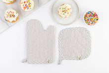 Load image into Gallery viewer, Milton &amp; Goose Play Kitchen Accessories Play Oven Mitt Set