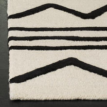 Load image into Gallery viewer, Safavieh Rugs Safavieh Kids Collection Ivory / Black Rug