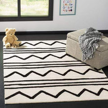 Load image into Gallery viewer, Safavieh Rugs Safavieh Kids Collection Ivory / Black Rug
